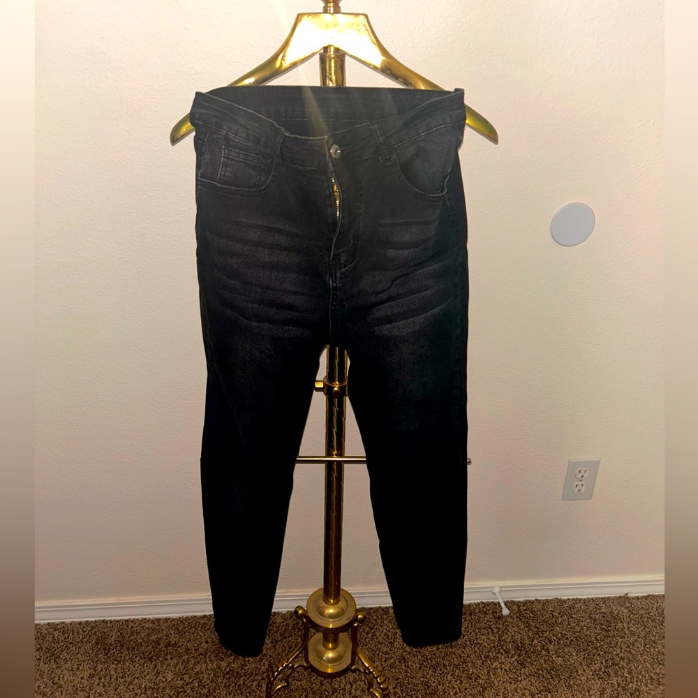 Women’s black skinny jeans